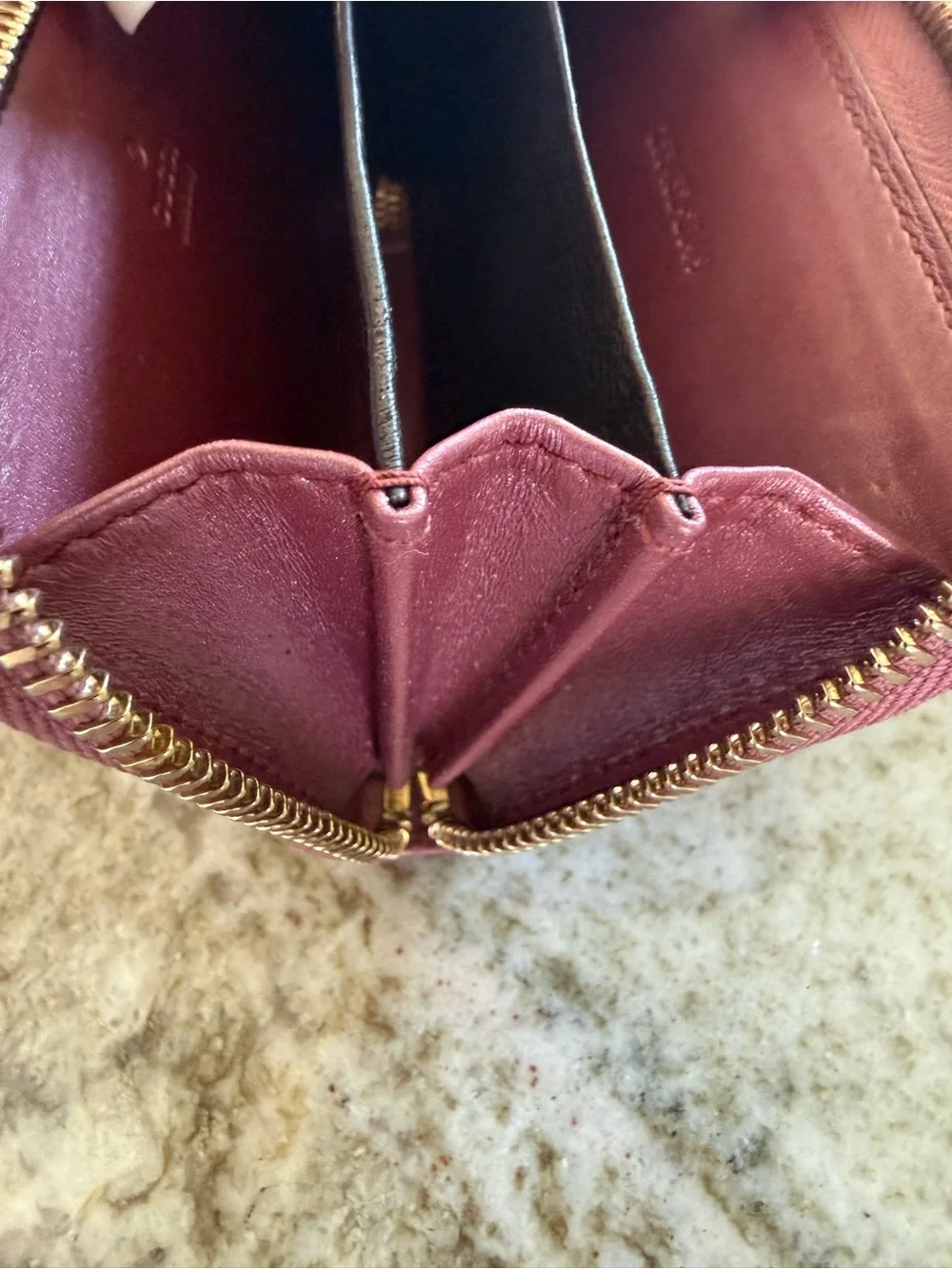 *** SOLD***Gucci Mauve Embossed GG Zip-Around Wallet EUC - Picture 5 of 6
